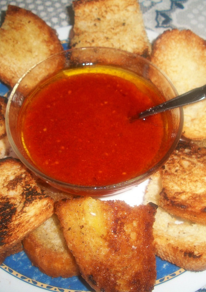 Una foto de Pan de campo frito, con ajo y tomate