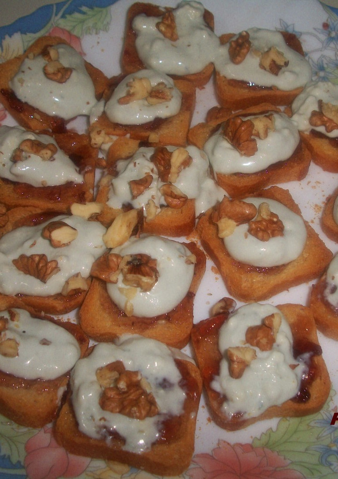 Una foto de Canapés de Cabrales al cava