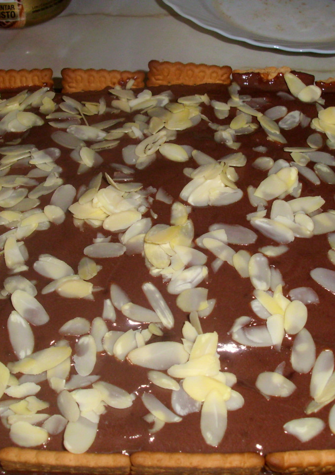 Una foto de Tarta de galletas y chocolate sin huevo