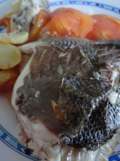 Una foto de Sargo al horno con cama vegetal