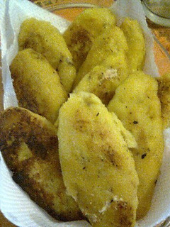 Una foto de Platanos rellenos de frijoles y queso