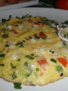 Una foto de Frittata de tomate, cebolleta y queso de cabra