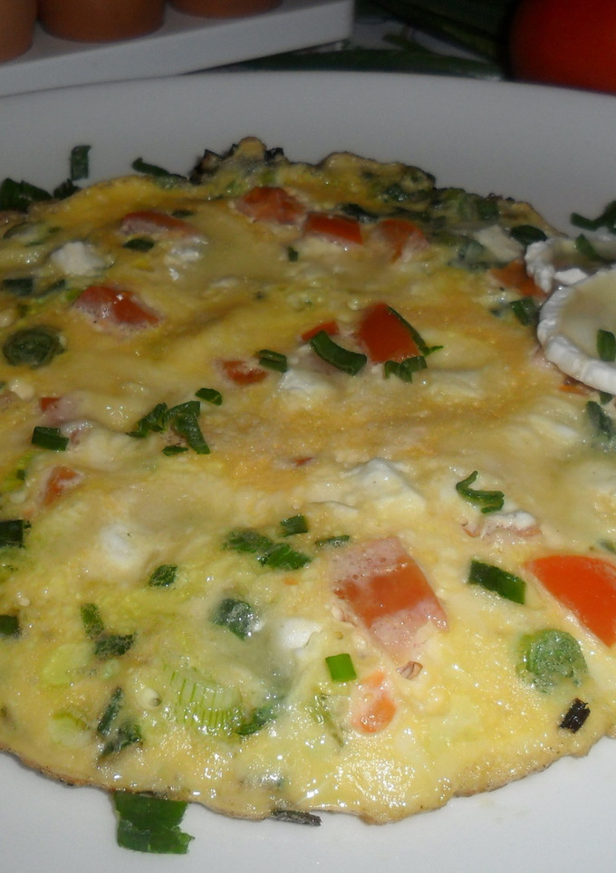 Una foto de Frittata de tomate, cebolleta y queso de cabra