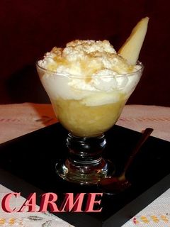 Una foto de Copa de compota de pera y mousse de yogur con limón