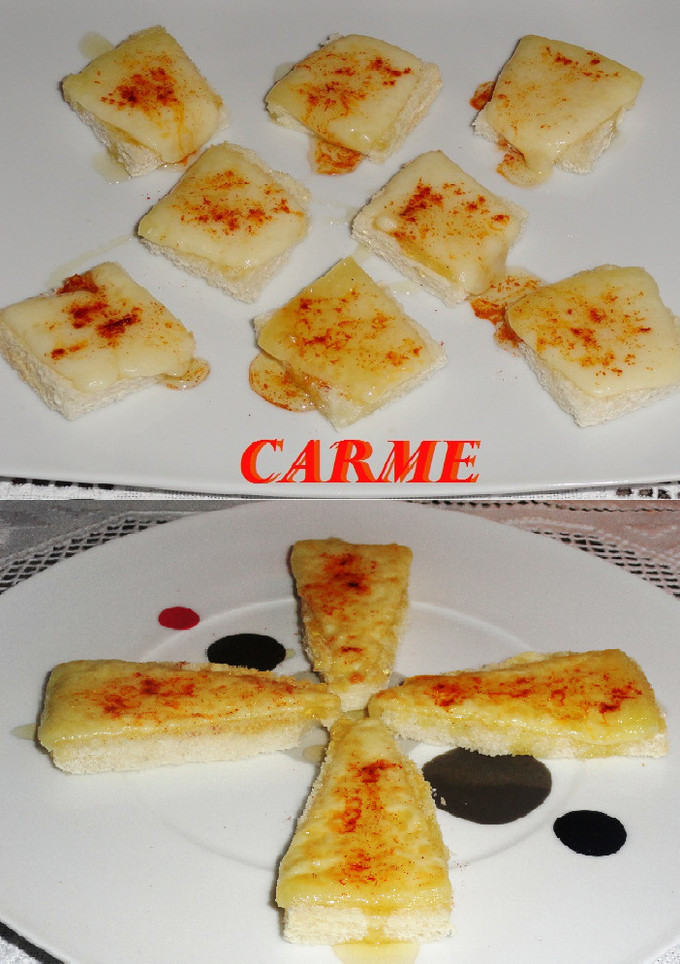 Una foto de Canapés de queso gratinado con pimentón y miel