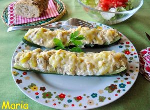 Una foto de Calabacines rellenos de queso fresco batido y atún en escabeche