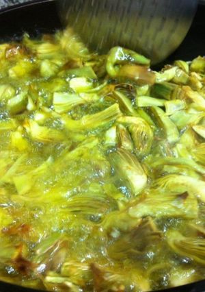 Una foto de Tortilla de alcachofas paso a paso
