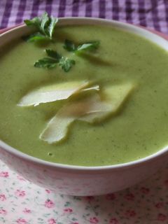 Una foto de Sopa de lentejas y espinacas con cardamomo