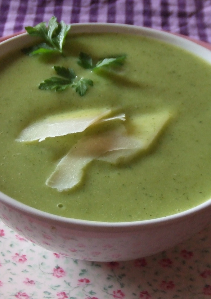 Una foto de Sopa de lentejas y espinacas con cardamomo