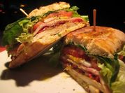 Una foto de sandwich de choclo