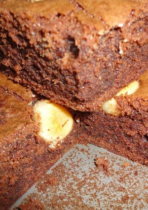 Una foto de Brownie de chocolate con nueces de macadamia