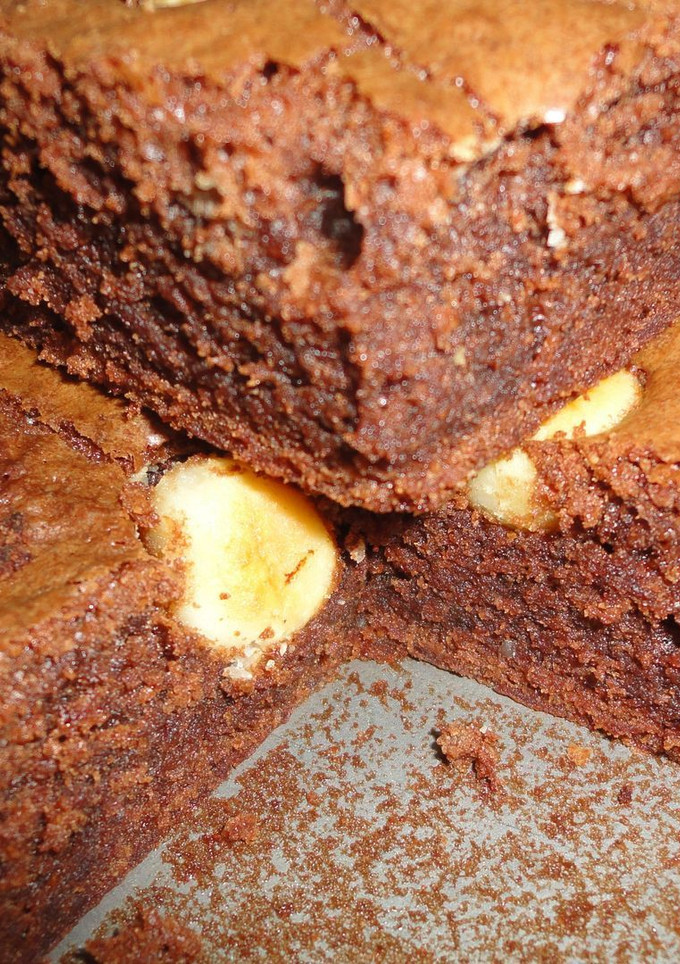 Una foto de Brownie de chocolate con nueces de macadamia