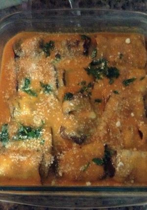 Una foto de Rollitos de berenjena en salsa de tomate