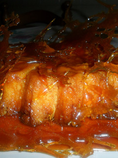 Una foto de Flan de manzana con rejilla de caramelo