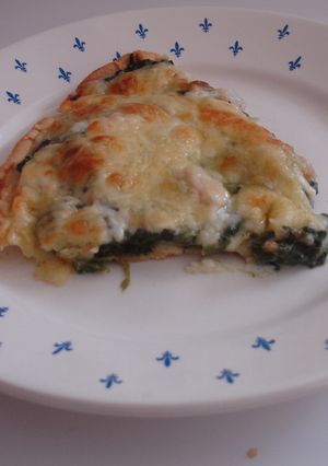 Una foto de Quiche Vosgienne de espinacas con mix de queso gratinado
