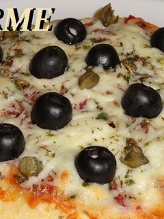 Una foto de Pizzetta de jamón ibérico y beicon