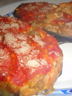 Una foto de Berenjenas rellenas de champiñones frescos