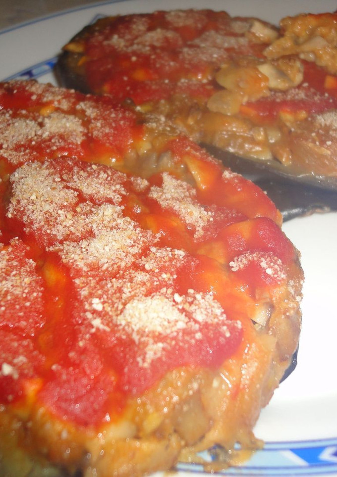 Una foto de Berenjenas rellenas de champiñones frescos