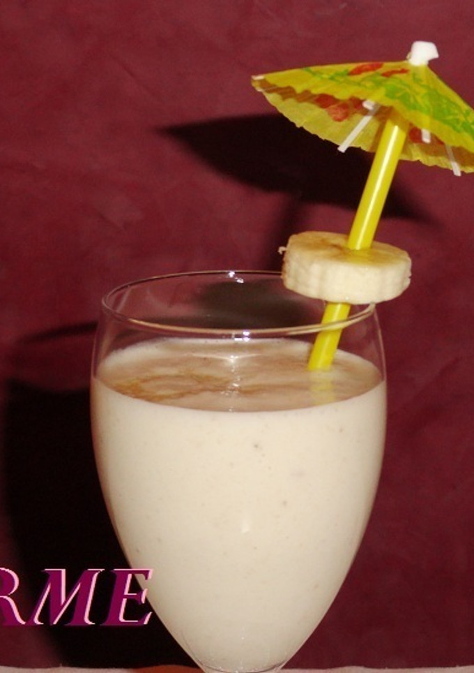 Una foto de Batido de plátano y yogur con canela y miel