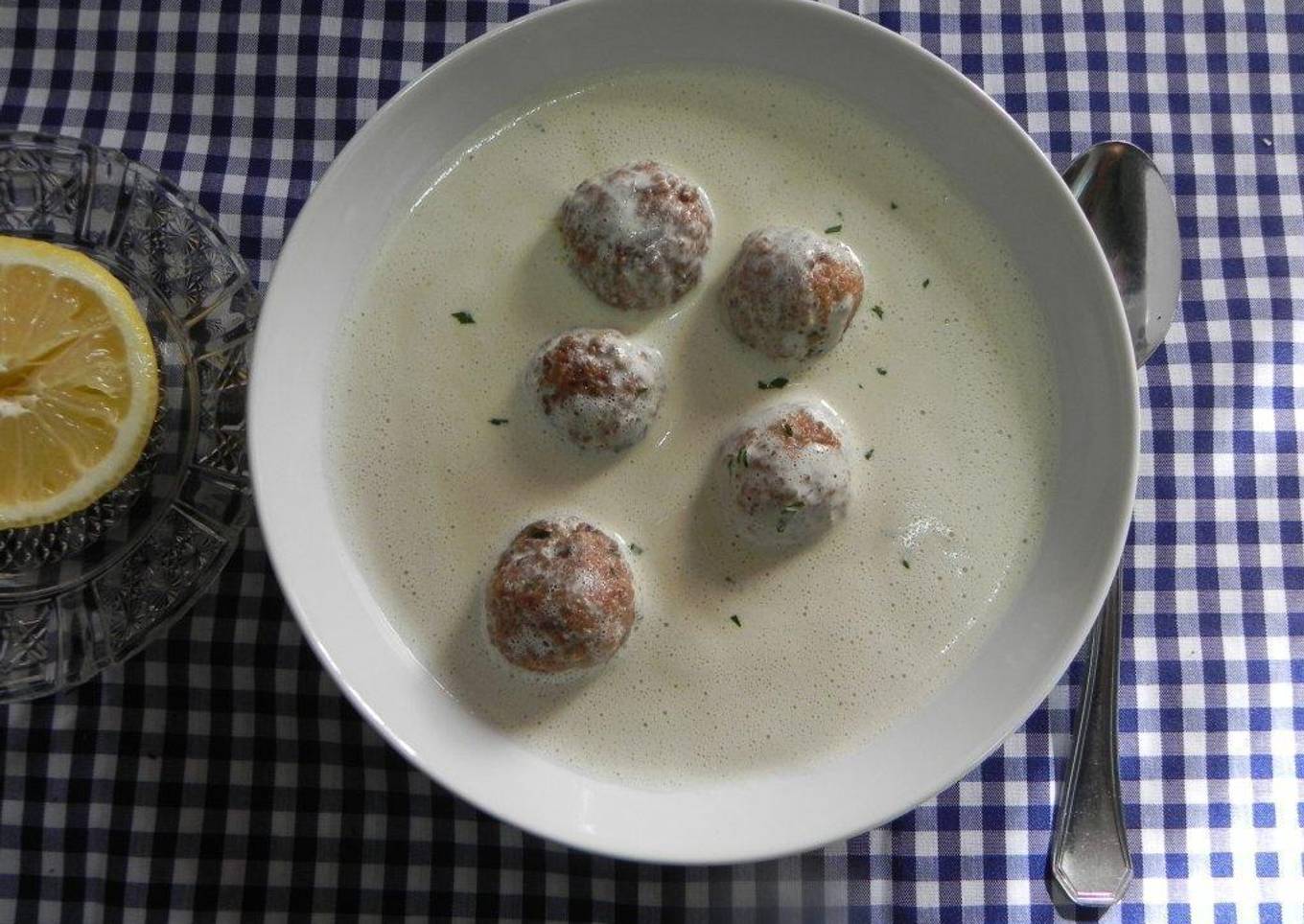 Albóndigas de boquerones en caldo