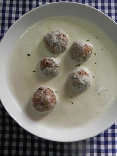 Una foto de Albóndigas de boquerones en caldo