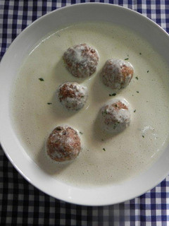 Una foto de Albóndigas de boquerones en caldo