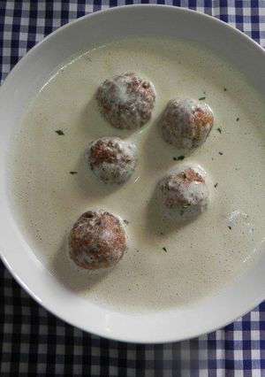 Una foto de Albóndigas de boquerones en caldo