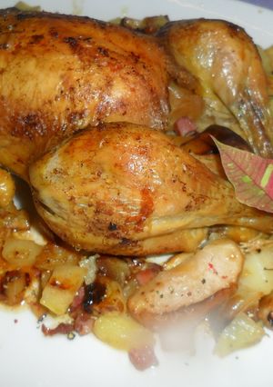 Una foto de Pollo relleno de patatas, manzanas y jamón serrano