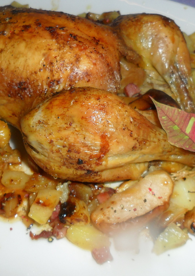 Una foto de Pollo relleno de patatas, manzanas y jamón serrano
