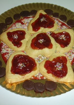 Una foto de Galletas corazón mermelada y otras
