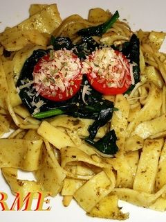 Una foto de Nidos de espinacas en tagliatelle