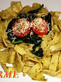 Una foto de Nidos de espinacas en tagliatelle