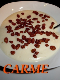 Una foto de Crema de queso fresco y pera