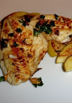 Una foto de Filetes de dorada en cama de manzana a la plancha