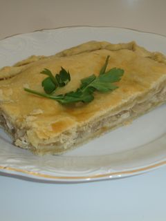 Una foto de Empanada de atún escabechada