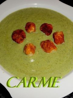 Una foto de Crema de brócoli y trigueros con albondiguillas