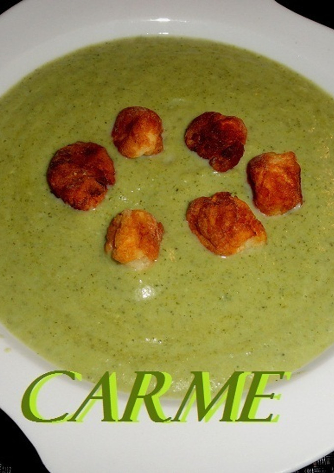 Una foto de Crema de brócoli y trigueros con albondiguillas