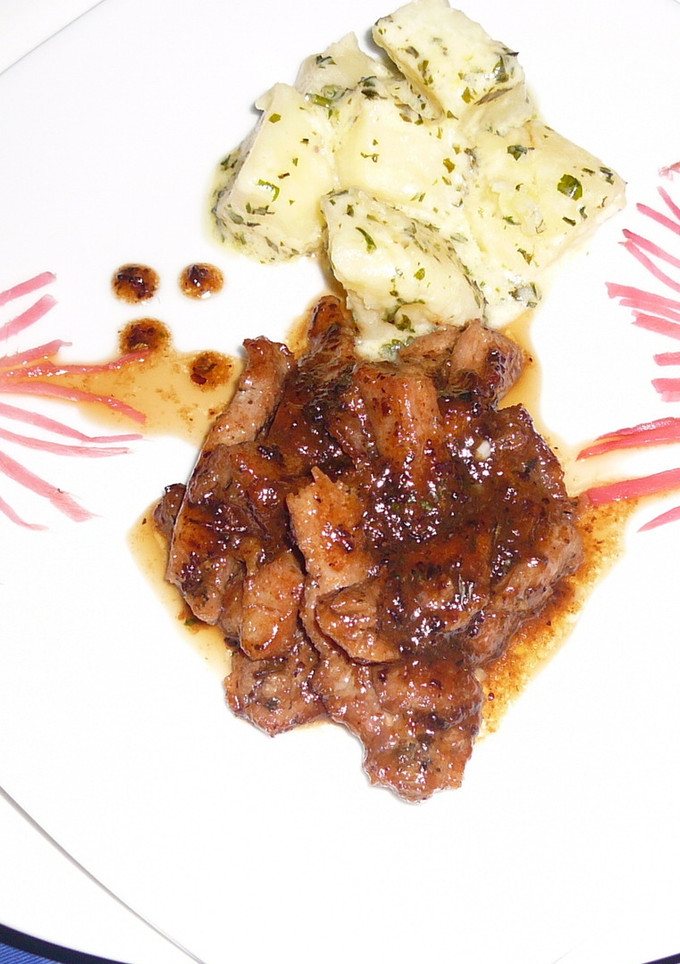 Una foto de Pollo en Salsa de Jengibre y ciruelas