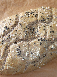 Una foto de Pan integral de avena y trigo con sésamo
