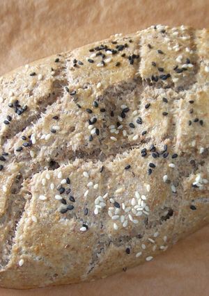 Una foto de Pan integral de avena y trigo con sésamo