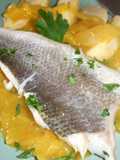 Lubina con salsa de cebollas y sidra
