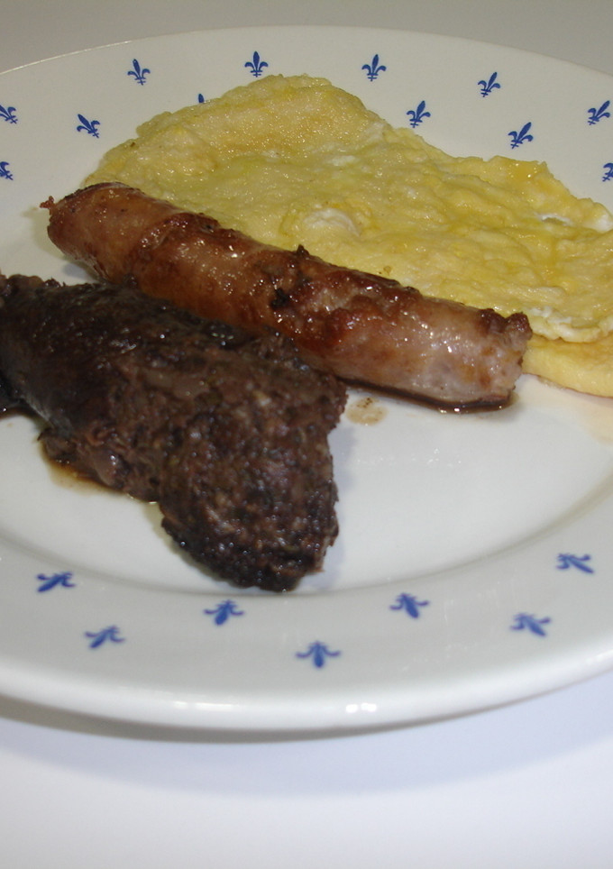 Una foto de Tortilla con longaniza y morcilla