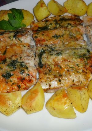 Una foto de Pescado a la vizcaína con patatitas
