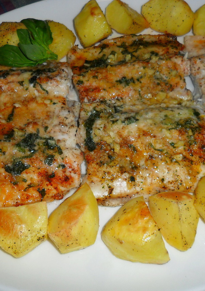 Una foto de Pescado a la vizcaína con patatitas