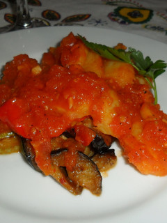 Una foto de Tumbet de patatas, berenjenas y tomates