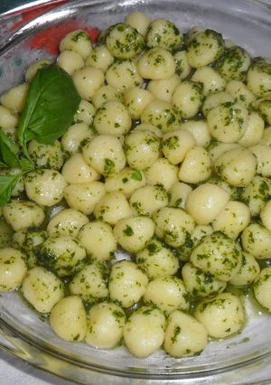 Una foto de Ñoquis al pesto
