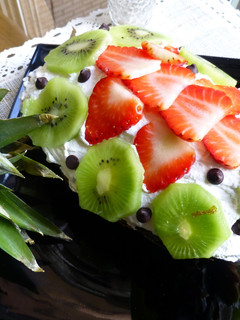 Una foto de Cóctel de frutas con salsa de mango