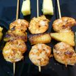 Brocheta de langostino y piña