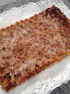 Una foto de Coca de chicharrones