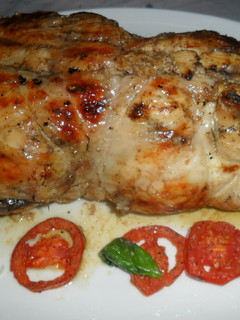 Una foto de Pollo relleno con queso de cabra y tomates